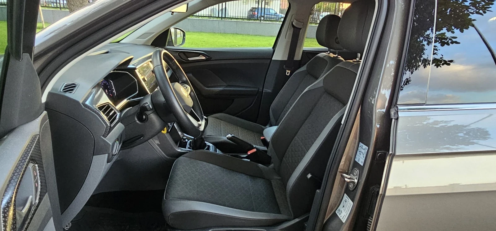 VW T-Cross 2021 16 000км 6speed 110h.p асистент мъртва зона  - изображение 7