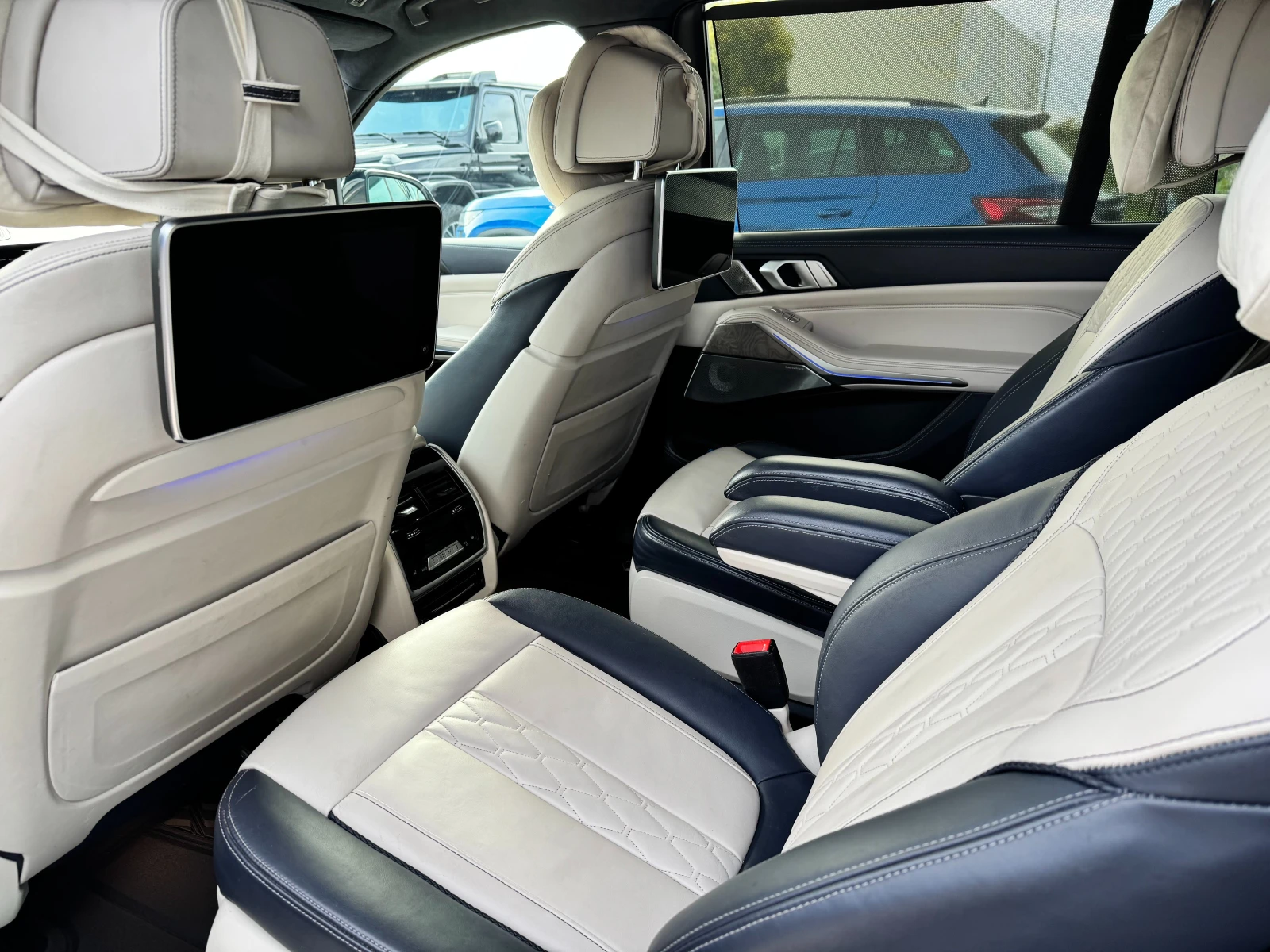 BMW X7 M50i / INDIVIDUAL / Bowers & Wilkins / Panorama | Mobile.bg   13