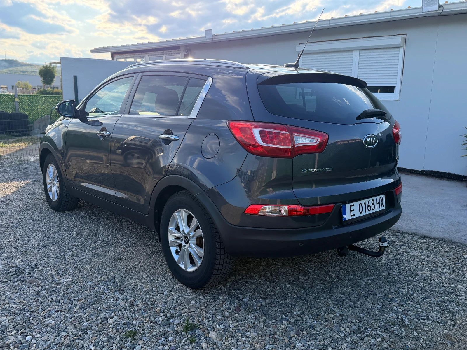 Kia Sportage 2.0 CRDI / AUTOMAT / 4x4, снимка 5 - Автомобили и джипове - 55399766