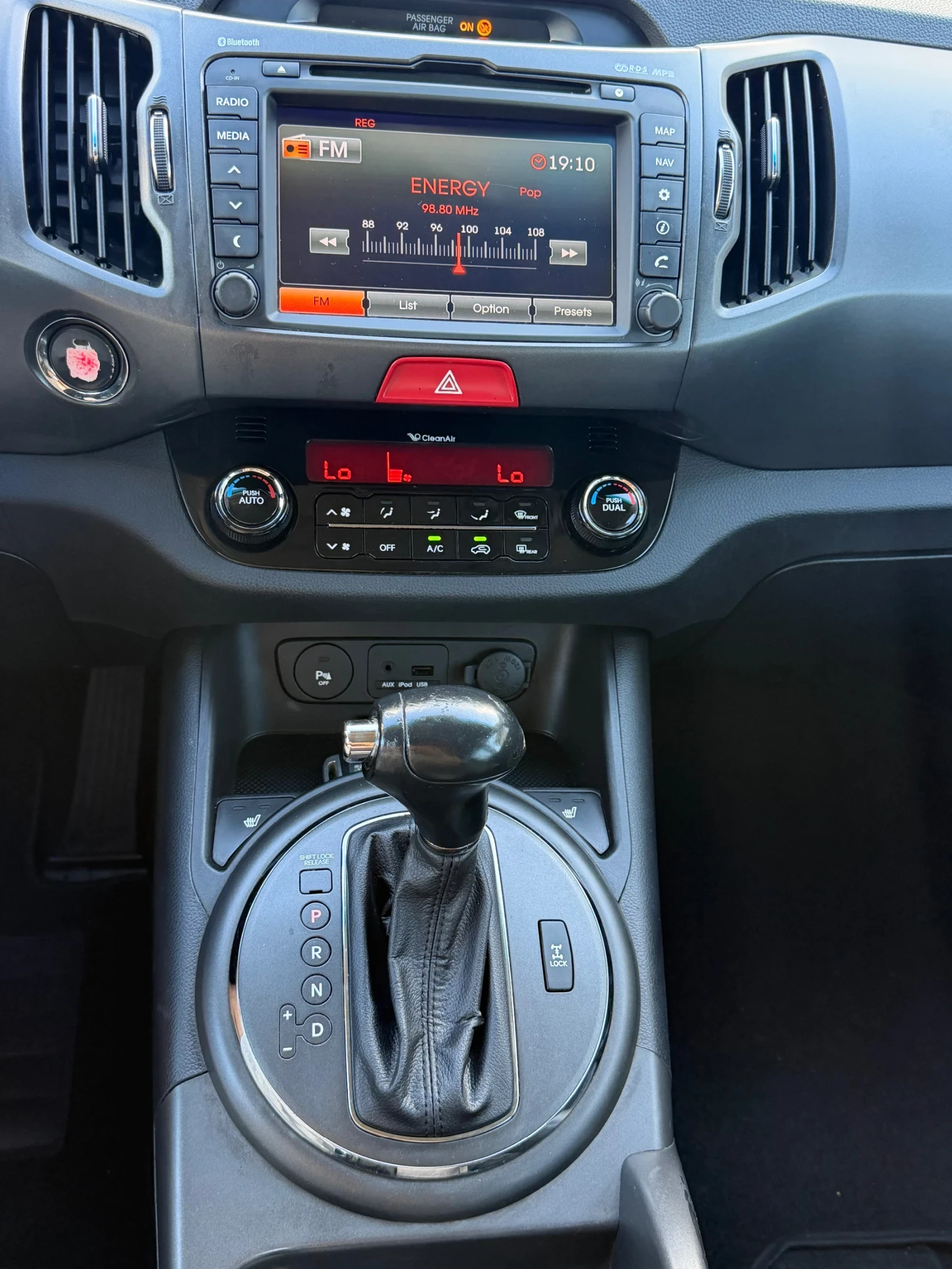 Kia Sportage 2.0 CRDI / AUTOMAT / 4x4, снимка 11 - Автомобили и джипове - 55399766
