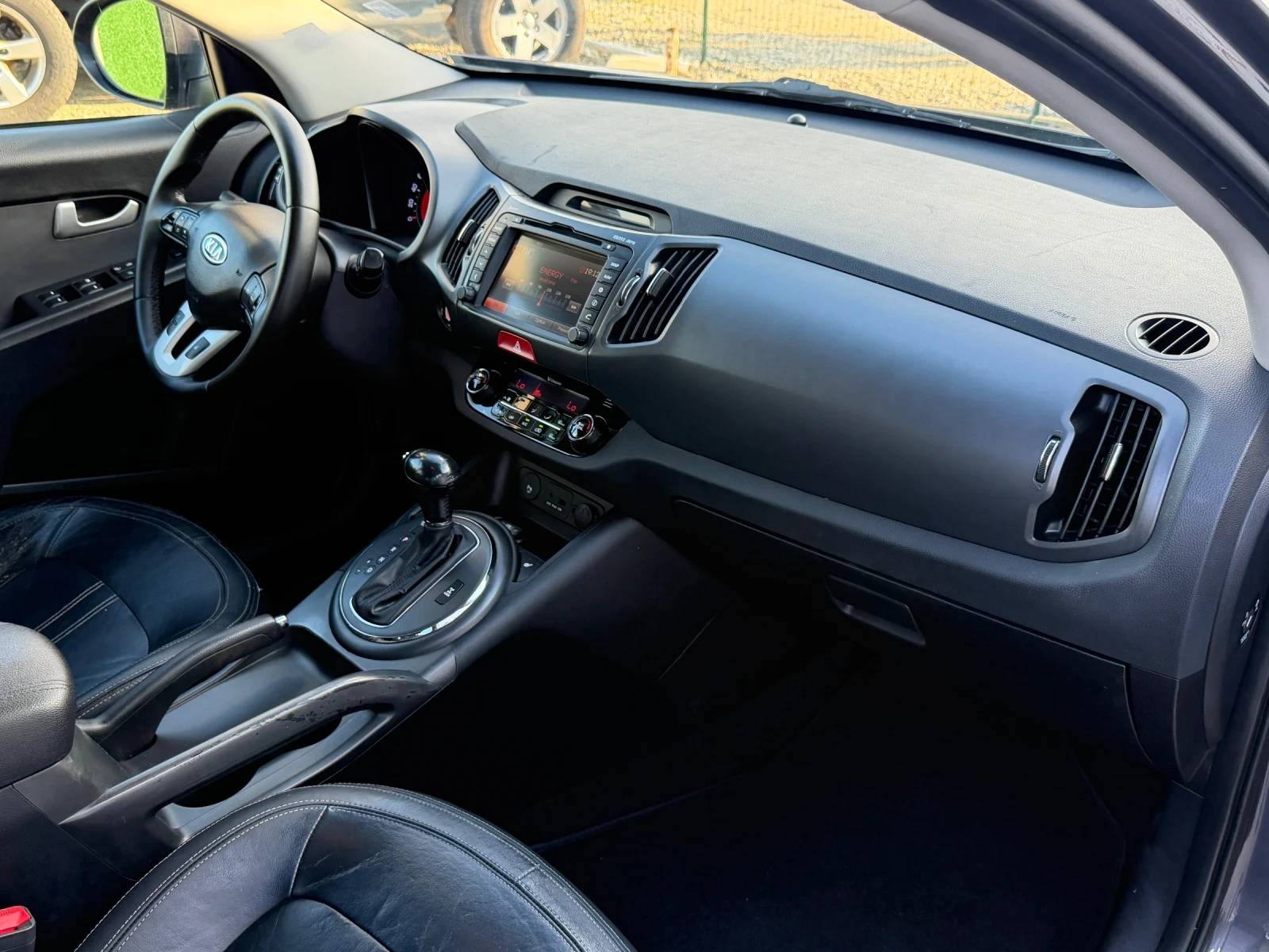 Kia Sportage 2.0 CRDI / AUTOMAT / 4x4, снимка 9 - Автомобили и джипове - 55399766