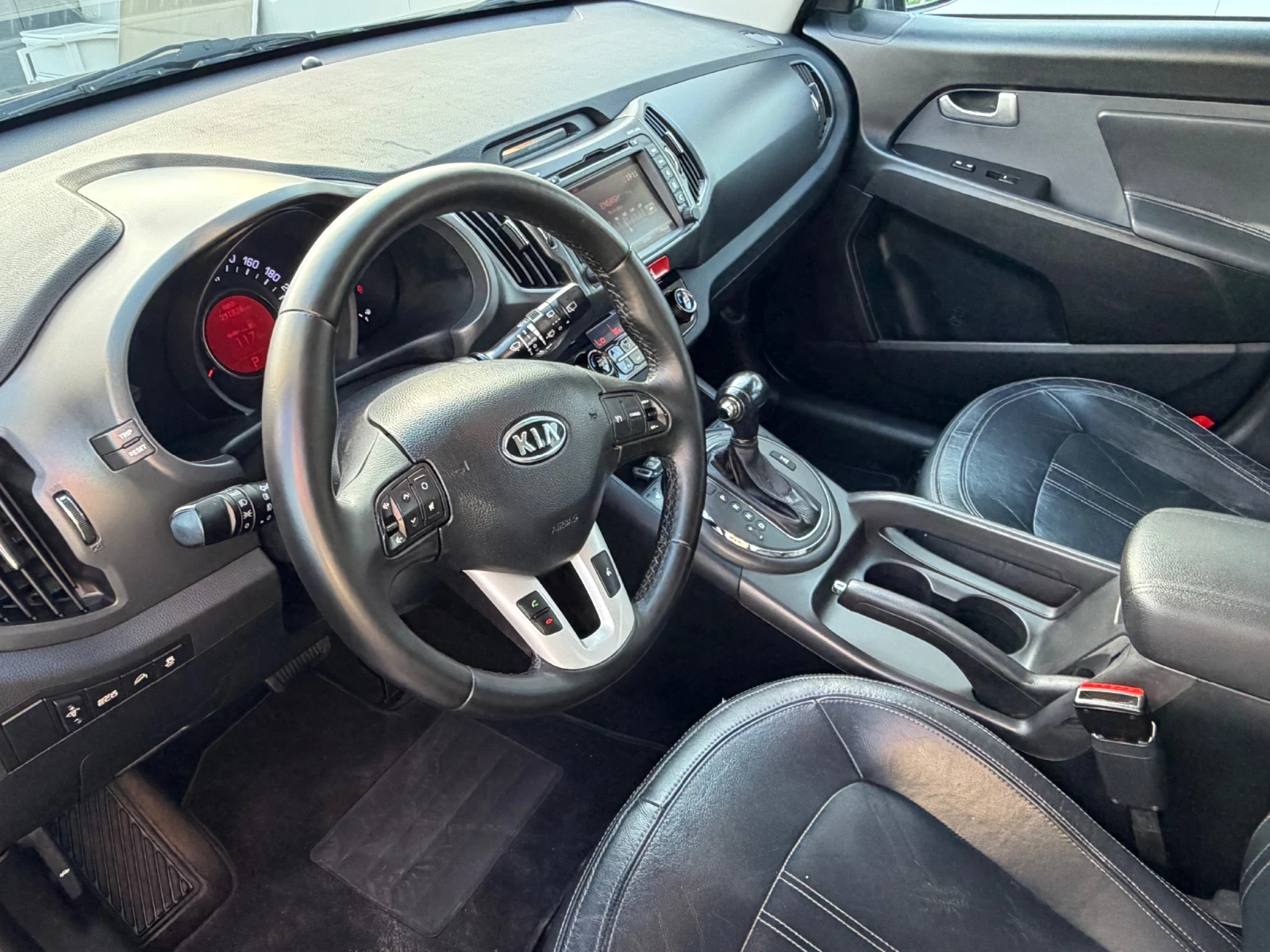Kia Sportage 2.0 CRDI / AUTOMAT / 4x4, снимка 7 - Автомобили и джипове - 55399766