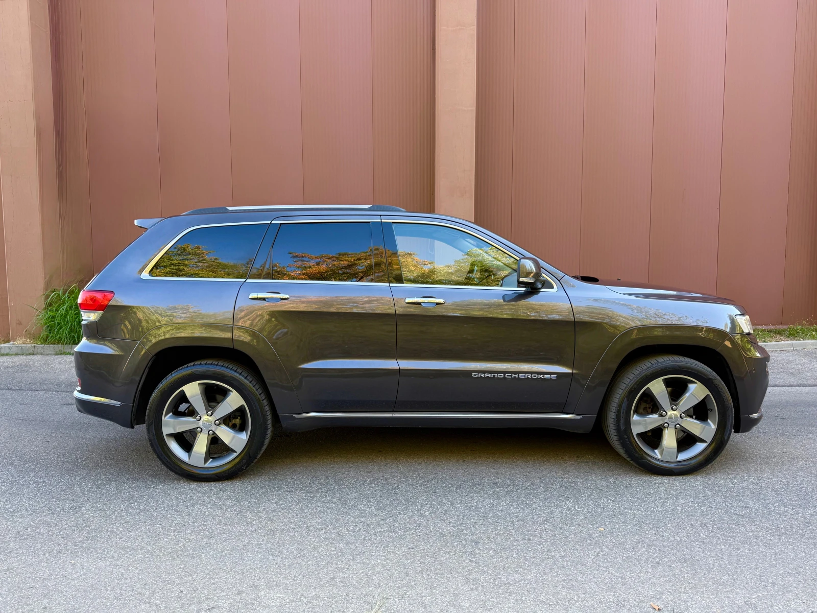 Jeep Grand cherokee SUMMIT 3.0 CRD | DISTRONIC | AIRMATIC | PANORAMA |, снимка 5 - Автомобили и джипове - 56114358