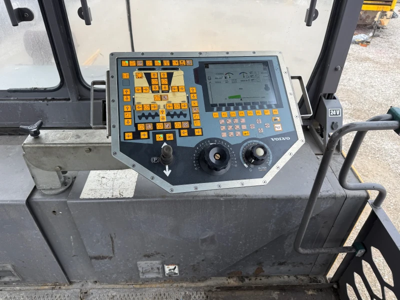 Асфалтополагаща машина Volvo ABG P8820C, снимка 2 - Индустриална техника - 53123036