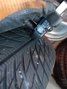 Гуми Зимни 225/60R18, снимка 4