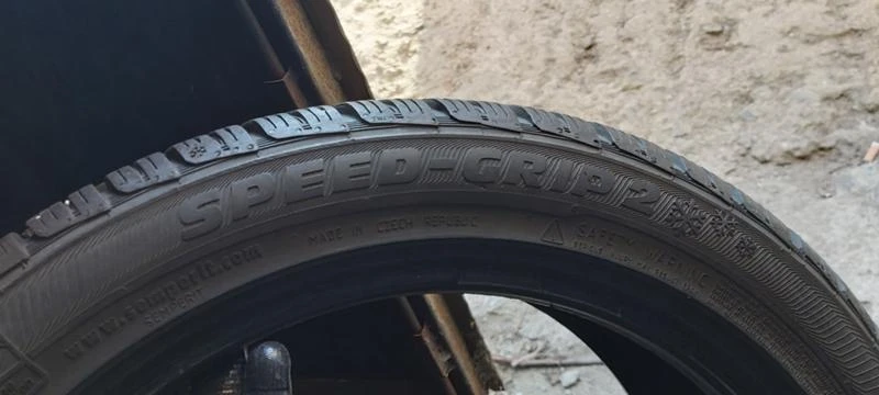 Гуми Зимни 225/45R17, снимка 5 - Гуми и джанти - 30924869