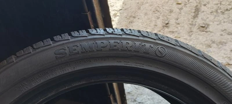 Гуми Зимни 225/45R17, снимка 4 - Гуми и джанти - 30924869