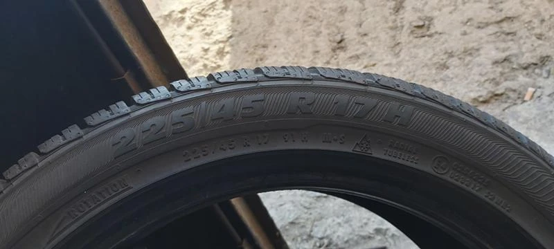 Гуми Зимни 225/45R17, снимка 6 - Гуми и джанти - 30924869