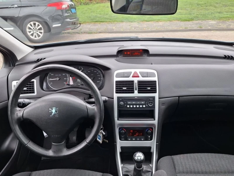 Peugeot 307 1.6 ПАНОРАМА, снимка 12 - Автомобили и джипове - 47382389