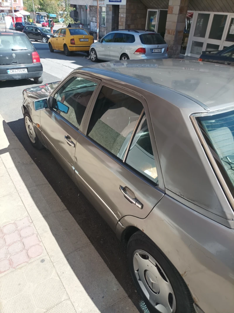 Mercedes-Benz 124 200Е, снимка 6 - Автомобили и джипове - 47383226