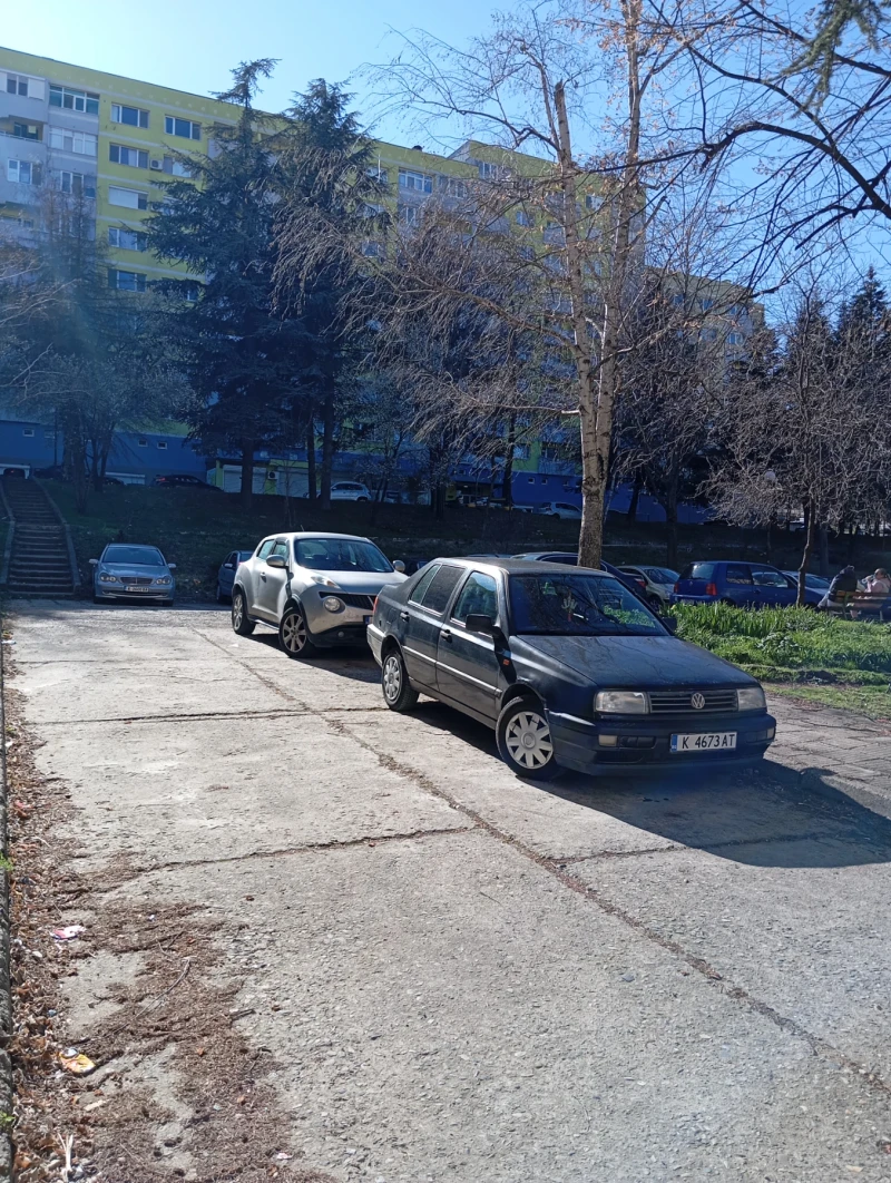 VW Vento, снимка 1 - Автомобили и джипове - 49576464