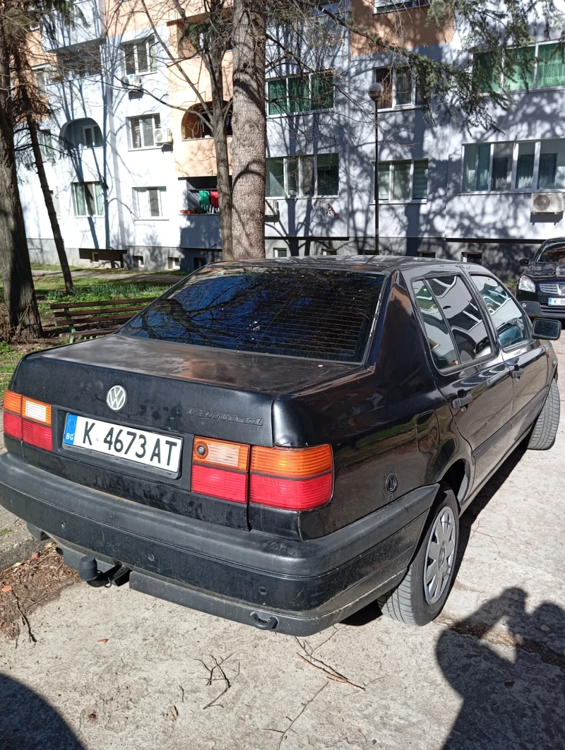 VW Vento, снимка 2 - Автомобили и джипове - 49576464