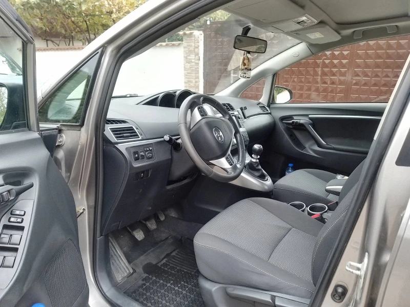 Toyota Verso, снимка 6 - Автомобили и джипове - 52190955