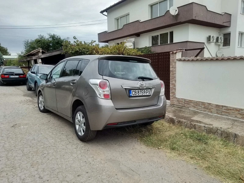 Toyota Verso, снимка 4 - Автомобили и джипове - 52190955