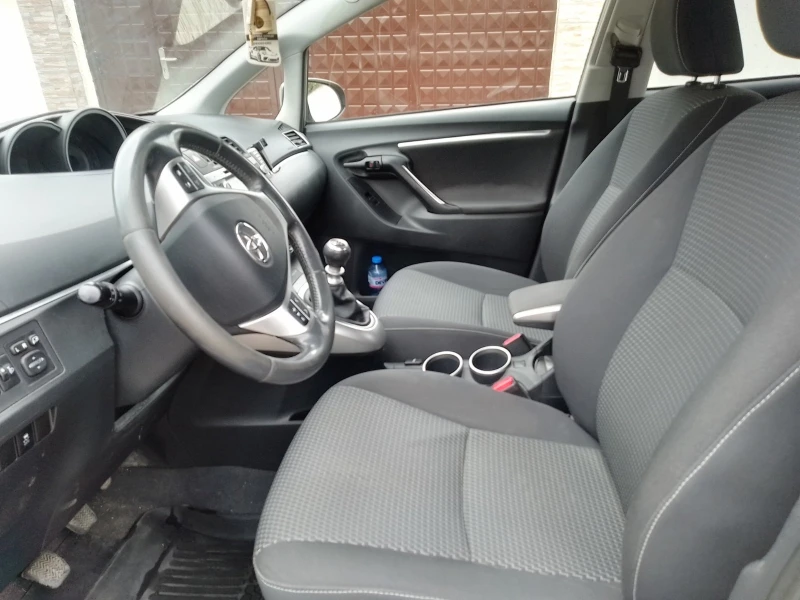 Toyota Verso, снимка 7 - Автомобили и джипове - 52190955