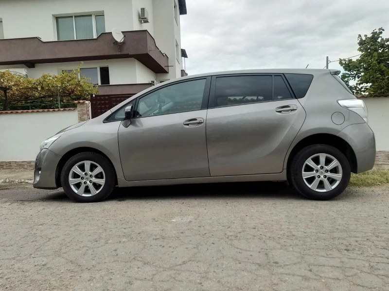 Toyota Verso, снимка 2 - Автомобили и джипове - 52190955