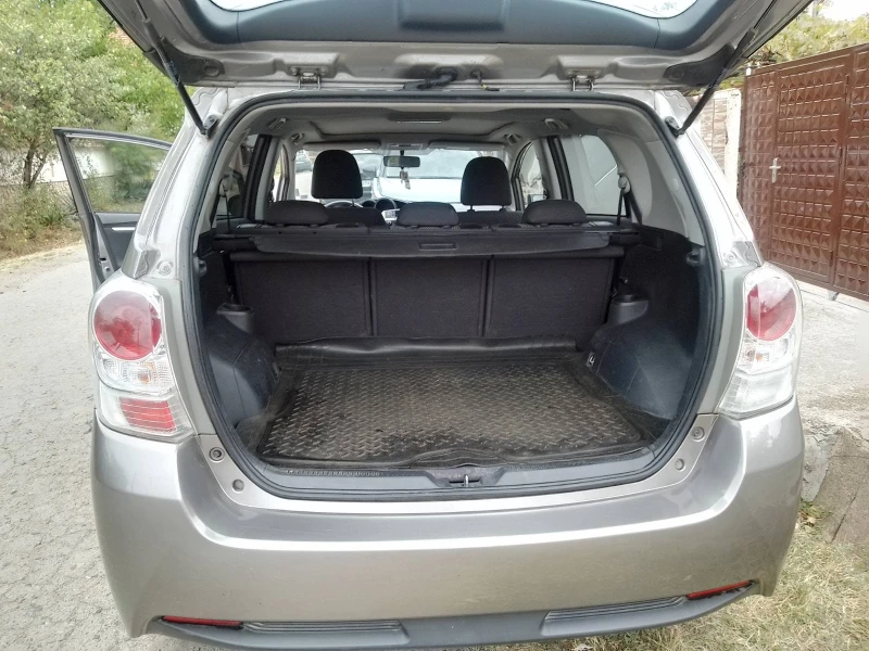 Toyota Verso, снимка 8 - Автомобили и джипове - 52190955