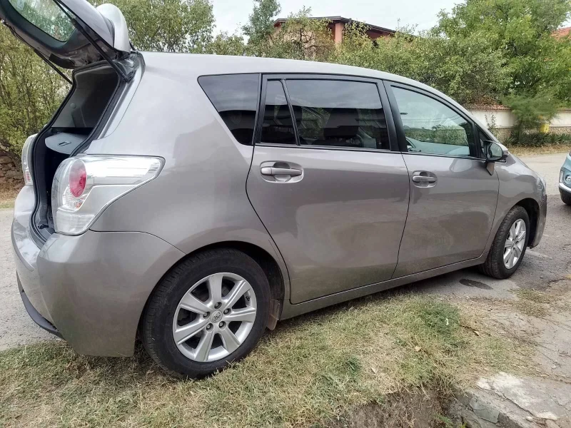 Toyota Verso, снимка 10 - Автомобили и джипове - 52190955