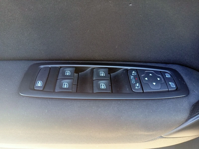 Renault Megane 1, 5 dCi автоматик - преди AdBlue, снимка 13 - Автомобили и джипове - 52041363