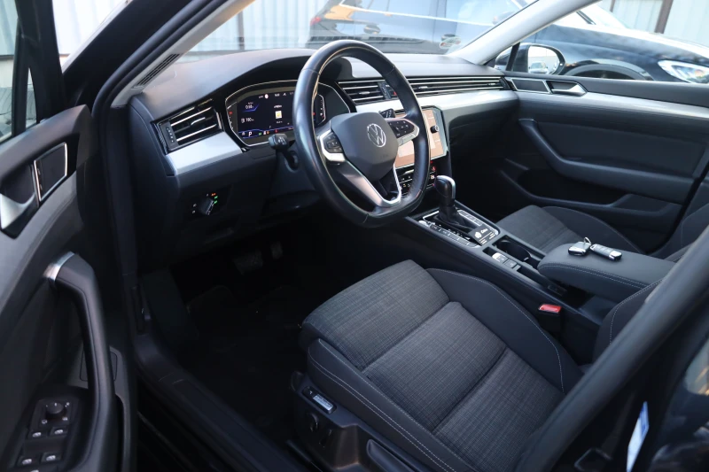 VW Passat Combi 2.0TDI DSG KeyGO Digital ACC KeyGO KAM iCar, снимка 11 - Автомобили и джипове - 53526300