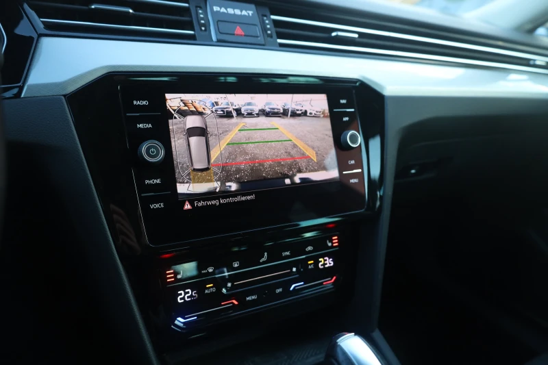 VW Passat Combi 2.0TDI DSG KeyGO Digital ACC KeyGO KAM iCar, снимка 13 - Автомобили и джипове - 53526300