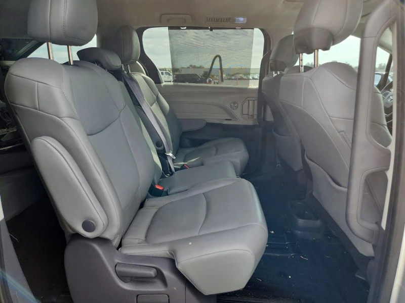 Toyota Sienna 2.5l Xle, снимка 11 - Автомобили и джипове - 53527461