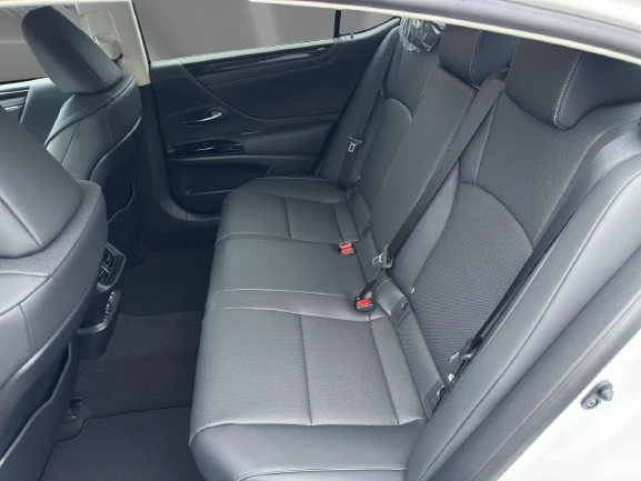 Lexus ES 300 h = NEW = Гаранция, снимка 12 - Автомобили и джипове - 52918410