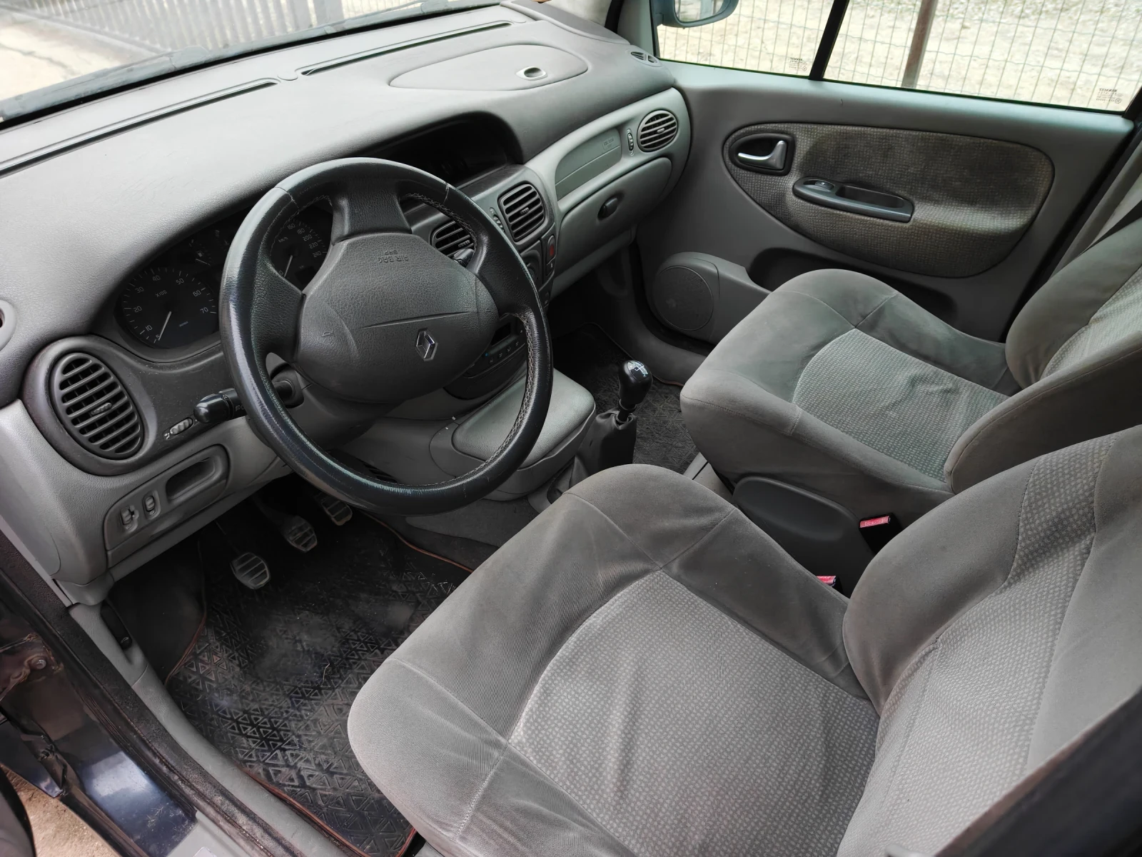 Renault Scenic 1.9 dci 102кс., снимка 7 - Автомобили и джипове - 53901857