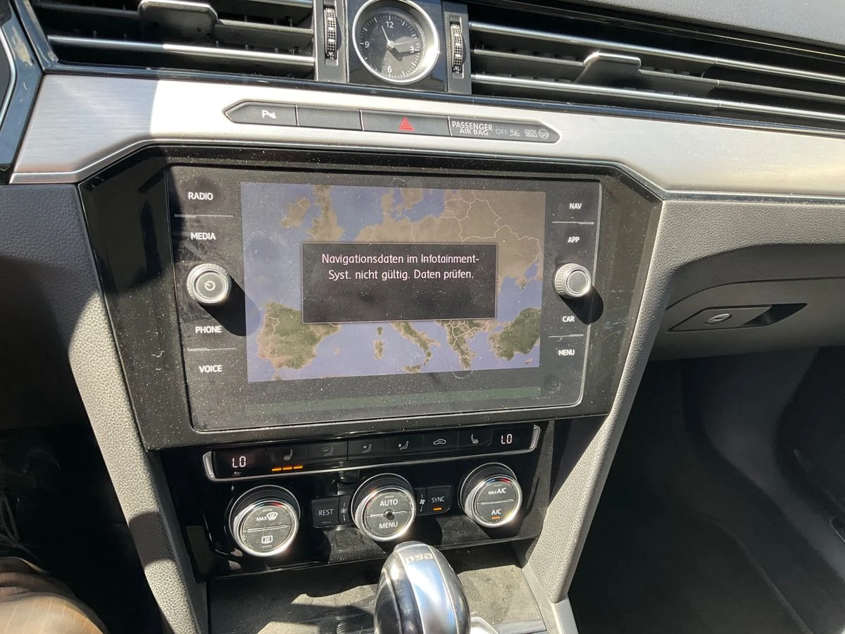 VW Passat 2.0TDI* Highline* ACC* LaserLED* Germany, снимка 8 - Автомобили и джипове - 54943218