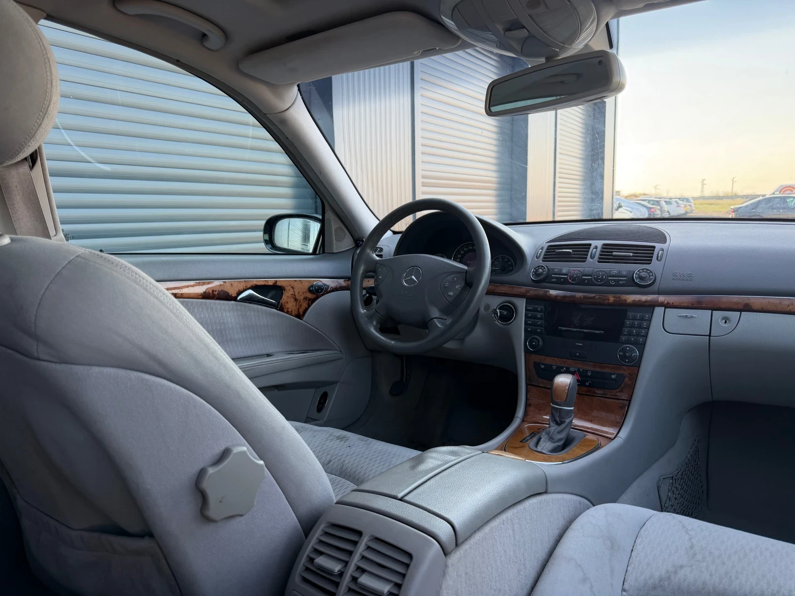 Mercedes-Benz E 240 2.6 - ГАЗ - Автомат, снимка 9 - Автомобили и джипове - 55123943