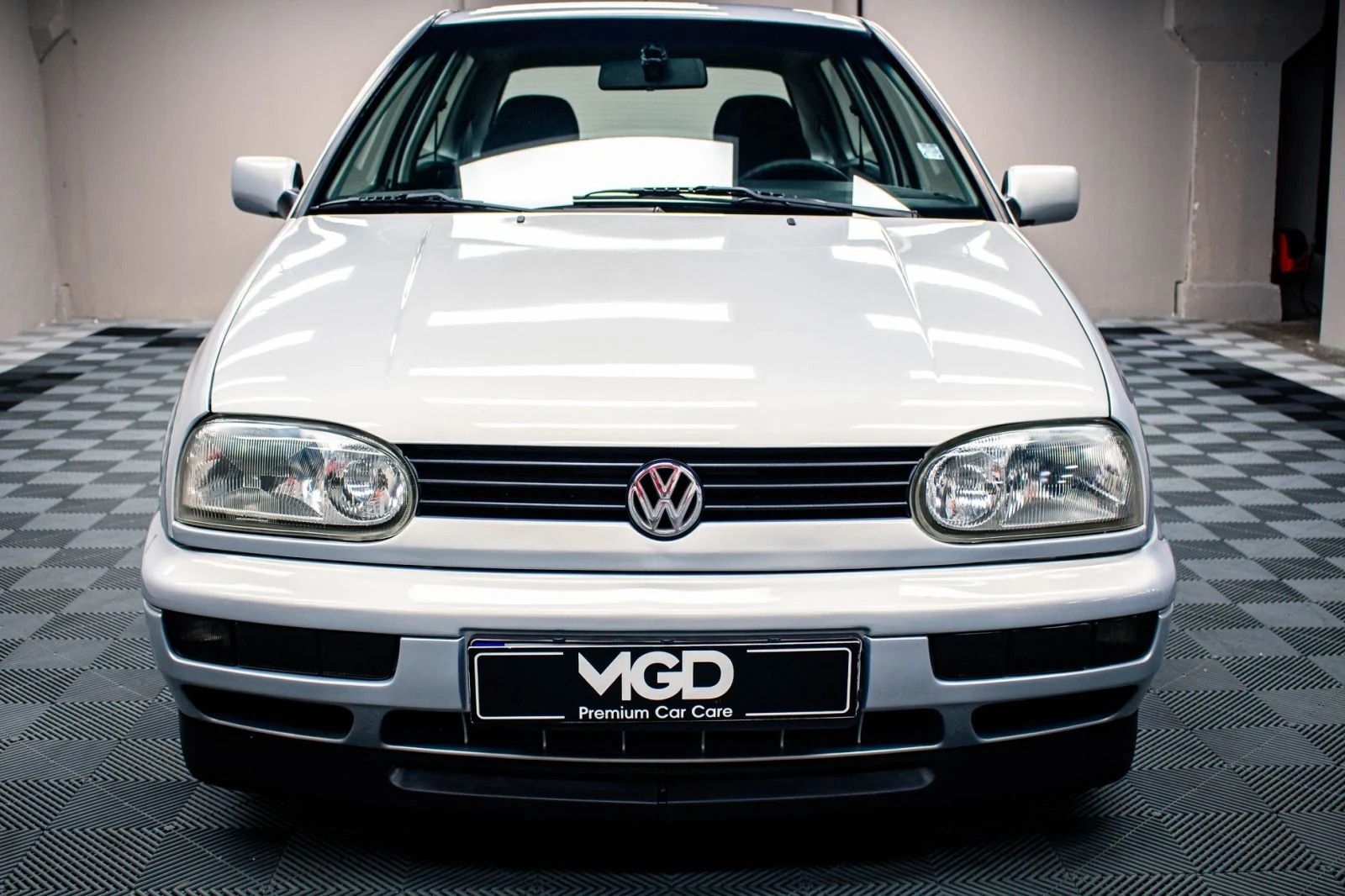 VW Golf 1.8 АВТОМАТ УНИКАТ, снимка 4 - Автомобили и джипове - 55249187