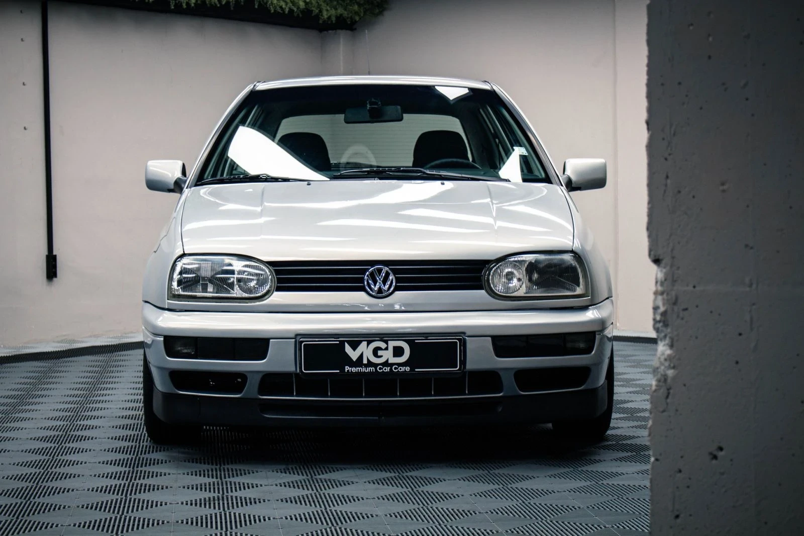VW Golf 1.8 АВТОМАТ УНИКАТ, снимка 5 - Автомобили и джипове - 55249187
