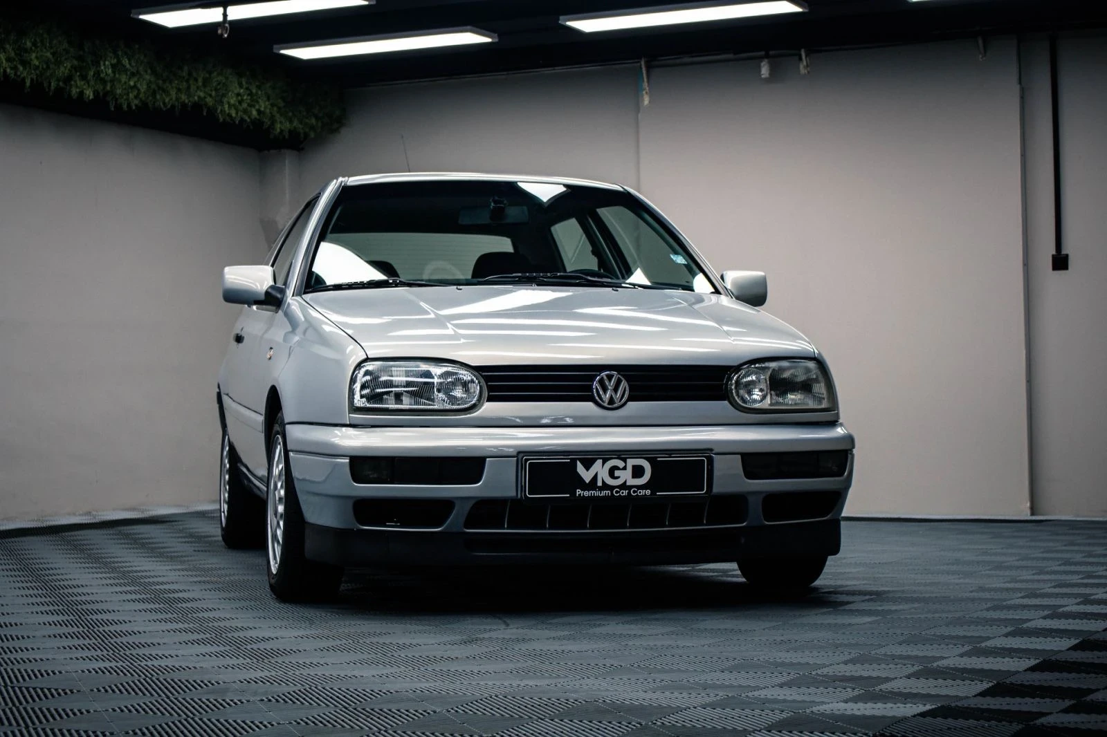 VW Golf 1.8 АВТОМАТ УНИКАТ, снимка 6 - Автомобили и джипове - 55249187