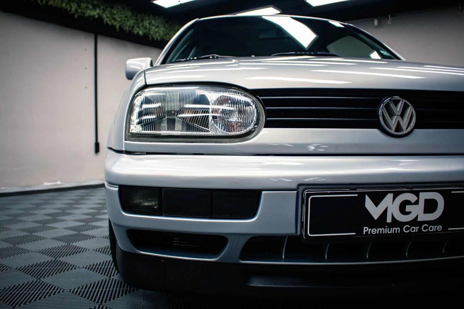 VW Golf 1.8 АВТОМАТ УНИКАТ, снимка 9 - Автомобили и джипове - 55249187