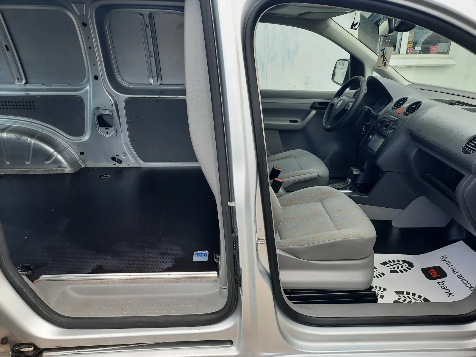 VW Caddy 1.9TDI 105hp AВТОМАТ, снимка 6 - Автомобили и джипове - 55405607