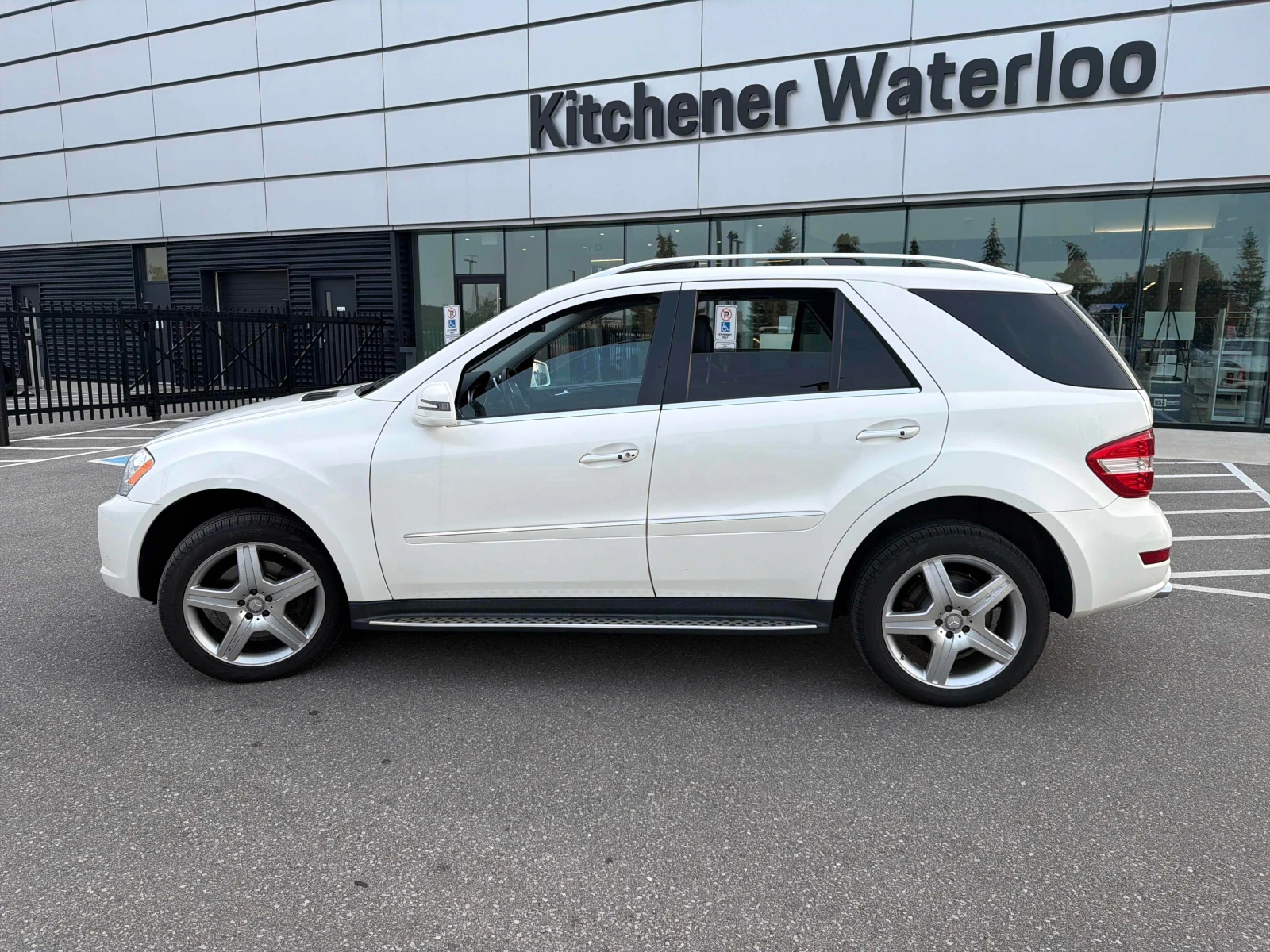 Mercedes-Benz ML 550 * АВТОКРЕДИТ БЕЗ ПЪРВОНАЧАЛНА ВНОСКА* , снимка 16 - Автомобили и джипове - 55840129