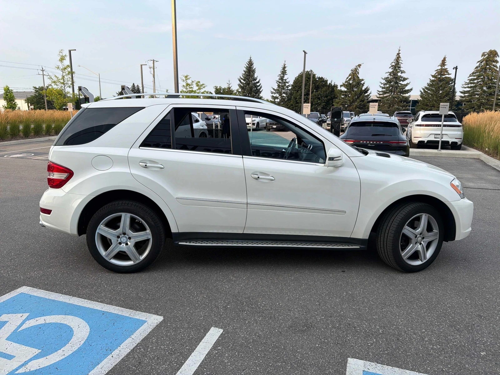Mercedes-Benz ML 550 * АВТОКРЕДИТ БЕЗ ПЪРВОНАЧАЛНА ВНОСКА* , снимка 3 - Автомобили и джипове - 55840129