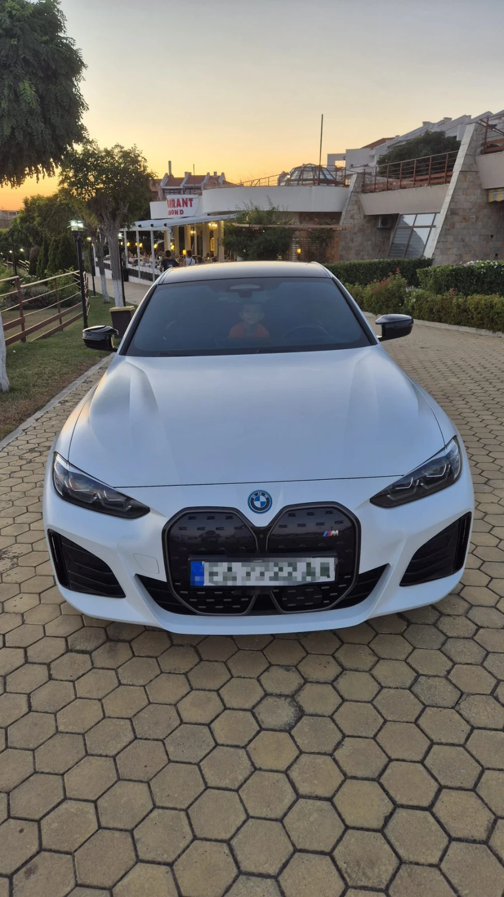 BMW i4 M50, снимка 10 - Автомобили и джипове - 56200476