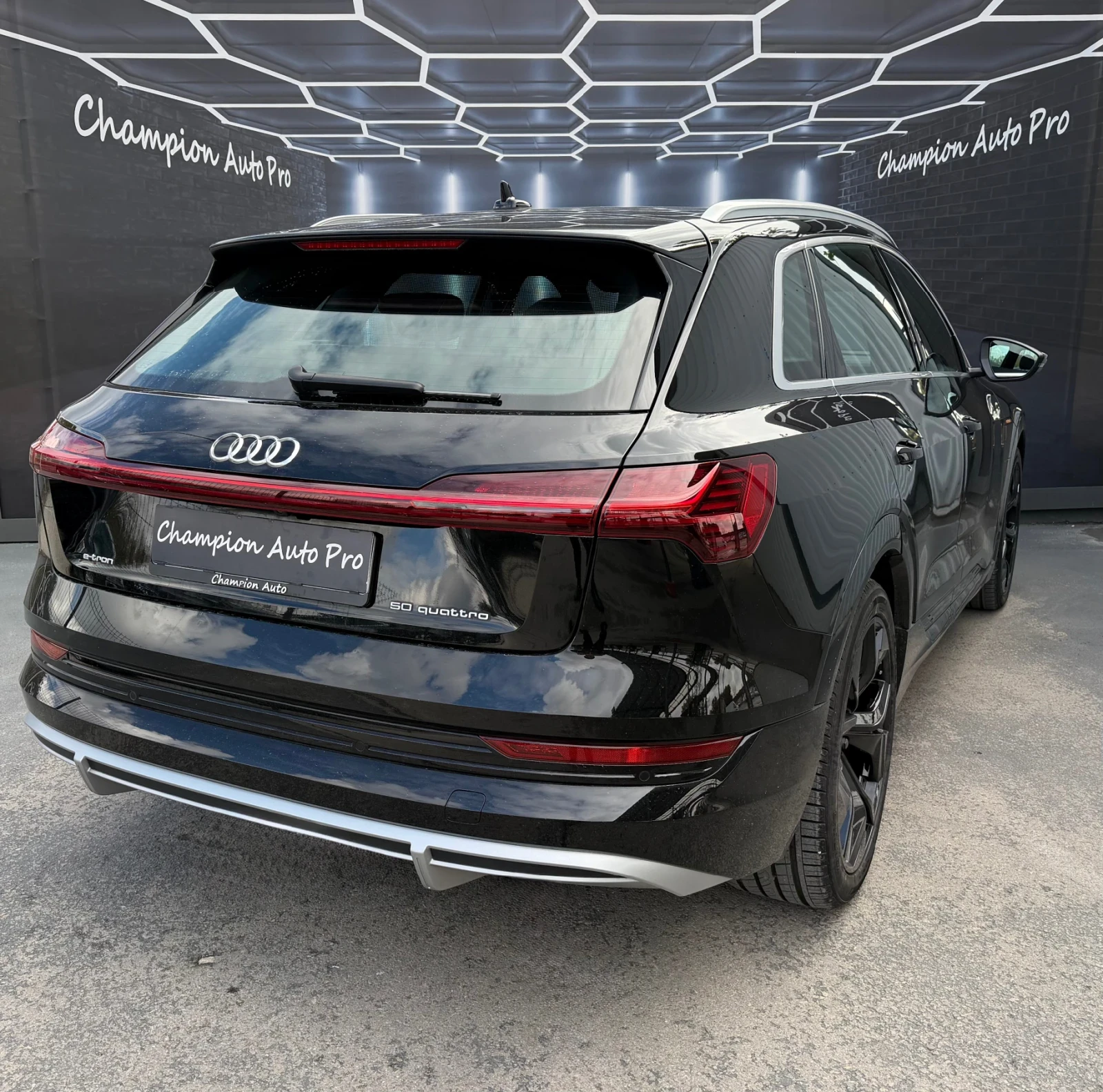 Audi E-Tron 2 X S-Line, снимка 6 - Автомобили и джипове - 56513536