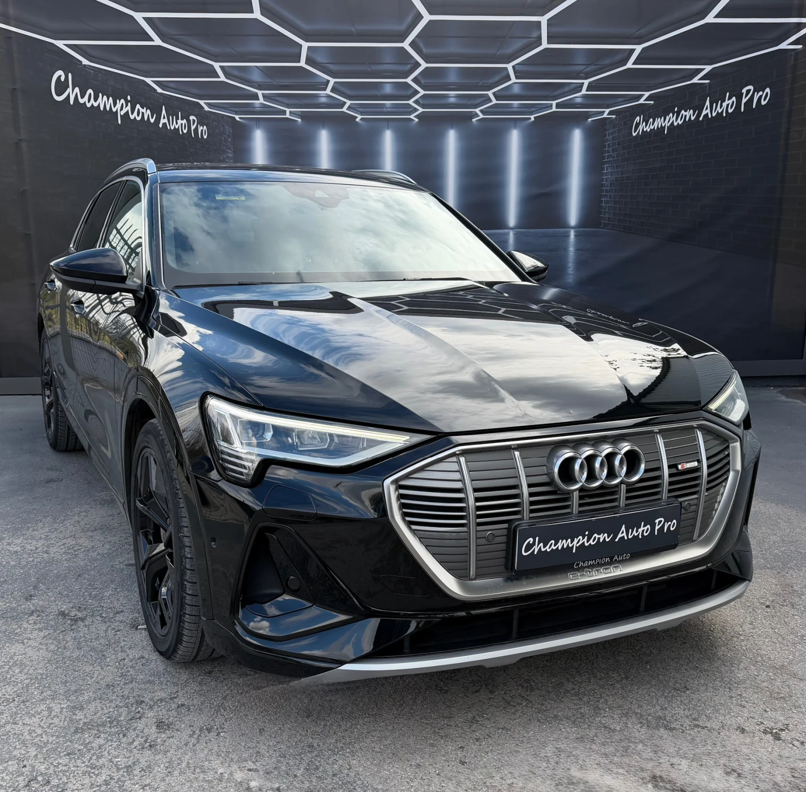 Audi E-Tron 2 X S-Line, снимка 3 - Автомобили и джипове - 56513536