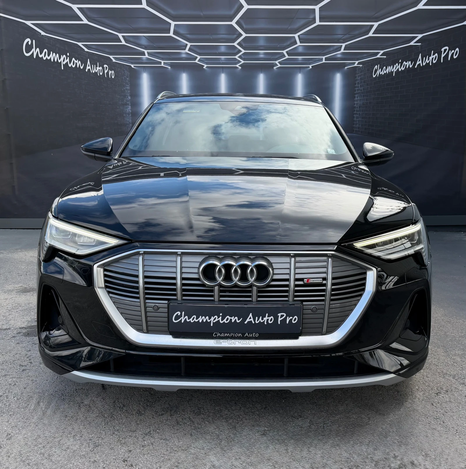 Audi E-Tron 2 X S-Line, снимка 2 - Автомобили и джипове - 56513536