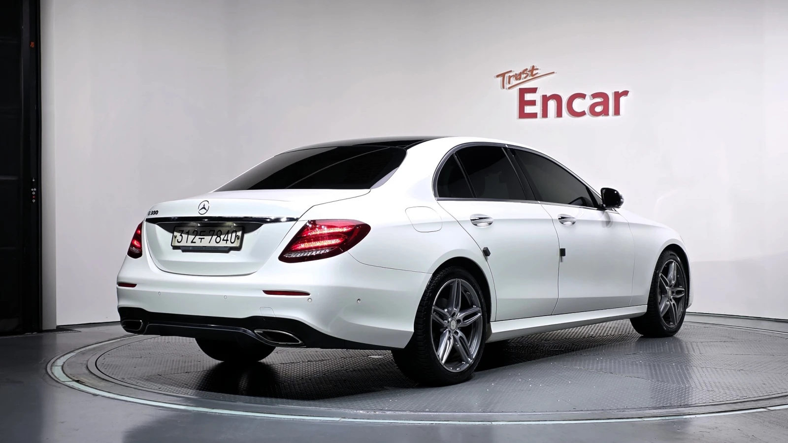 Mercedes-Benz E 300 AMG LINE * BURM * 360 * ����� * ���� * HUD | Mobile.bg � ����������� 3
