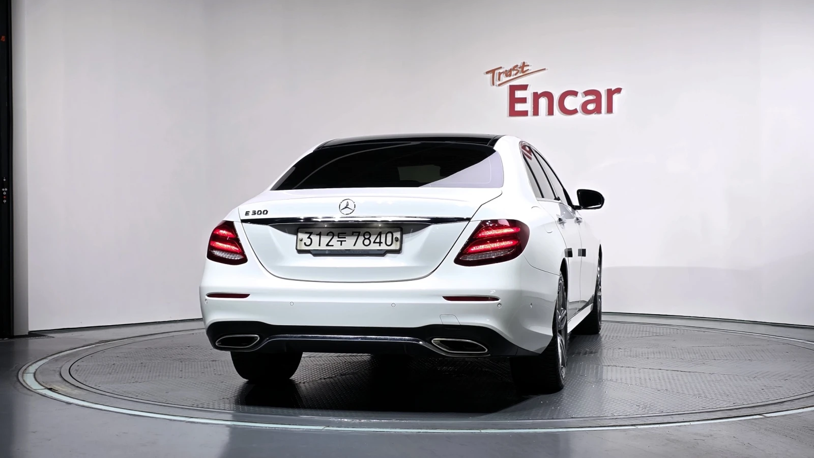Mercedes-Benz E 300 AMG LINE * BURM * 360 * ����� * ���� * HUD | Mobile.bg � ����������� 4