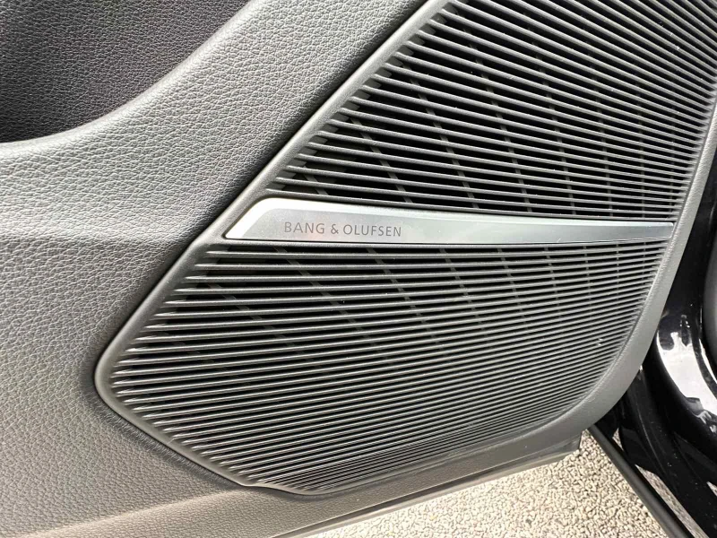 Audi RSQ8 CARBON/ HUD/ PANO/CARBON/B&O/MATRIX/360 , снимка 6 - Автомобили и джипове - 53315570