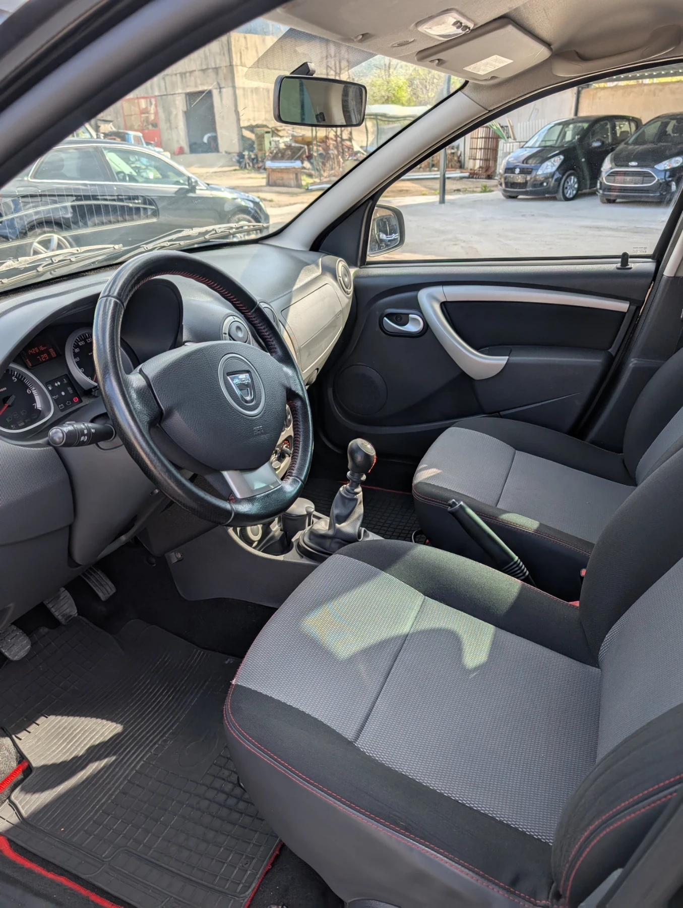 Dacia Duster 1.5 DCI 4X4 - изображение 8