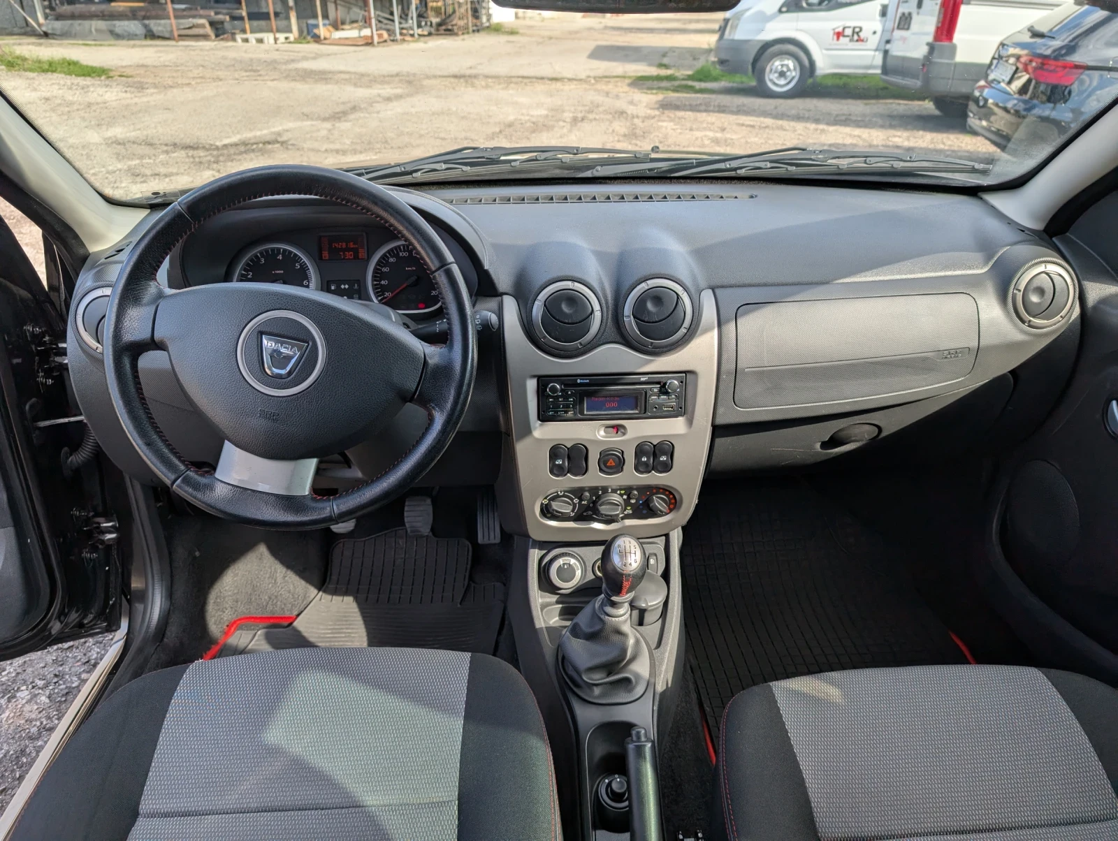 Dacia Duster 1.5 DCI 4X4 - изображение 10