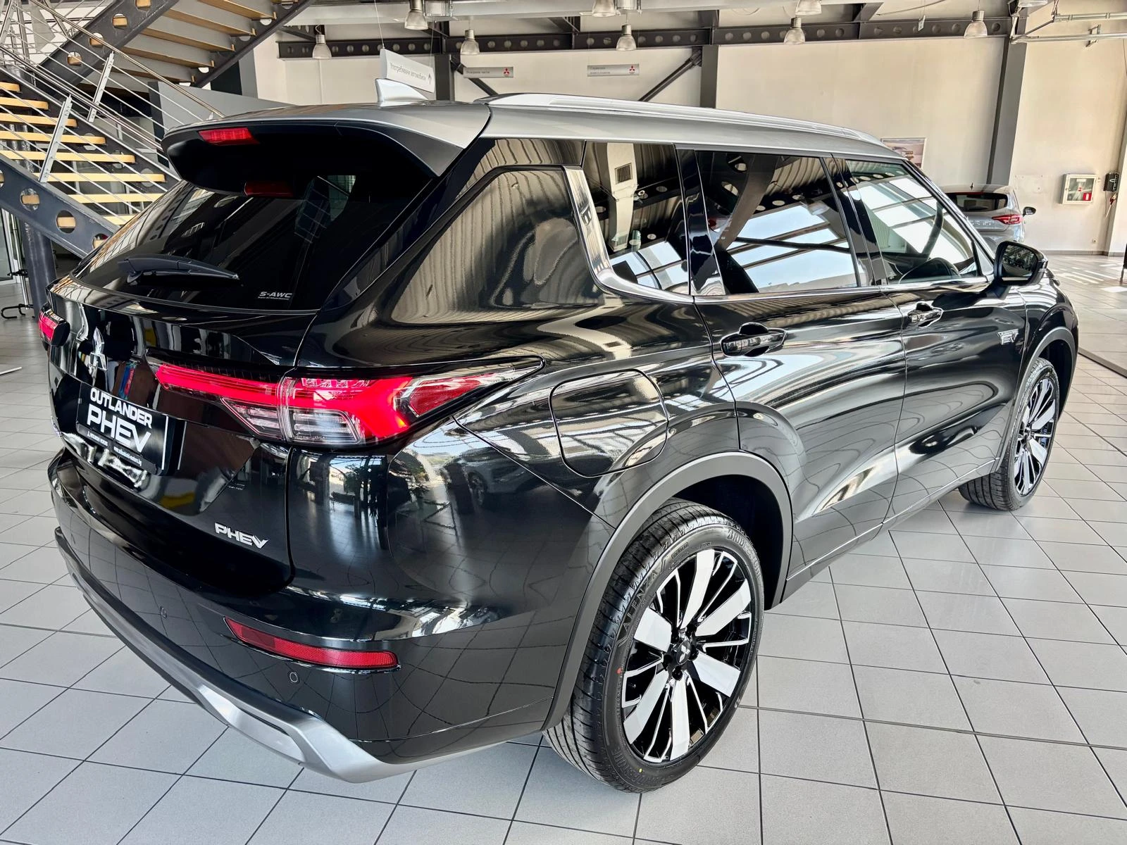 Mitsubishi Outlander INSTYLE PHEV - изображение 5