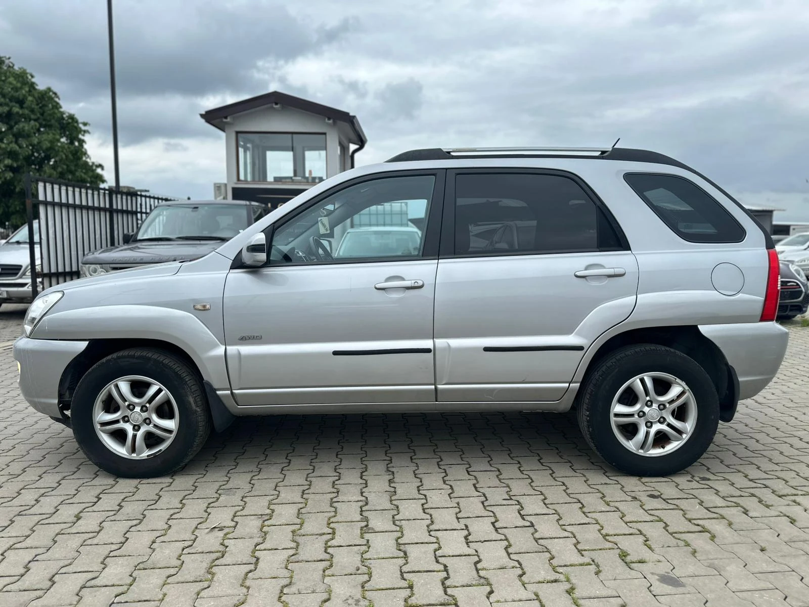 Kia Sportage / 85000 KM / 4X4 / , снимка 2 - Автомобили и джипове - 54643131