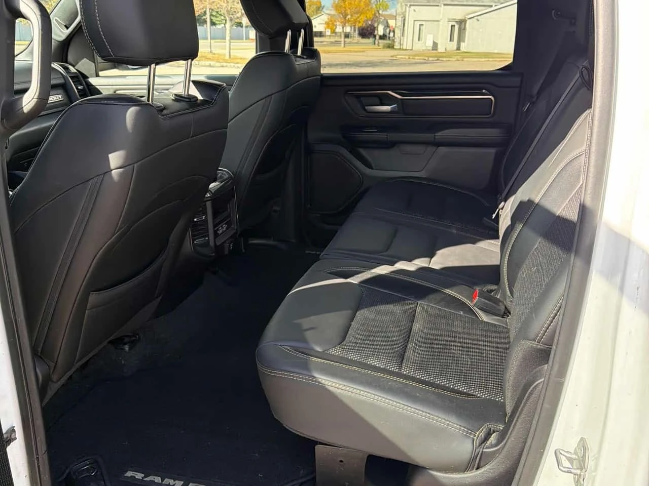Dodge RAM 1500 * Sport * АВТОКРЕДИТ * ГЛАВНО ПРЕДСТАВИТЕЛСТВО, снимка 14 - Автомобили и джипове - 56309172