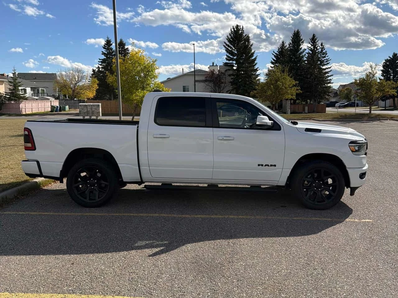 Dodge RAM 1500 * Sport * АВТОКРЕДИТ * ГЛАВНО ПРЕДСТАВИТЕЛСТВО, снимка 4 - Автомобили и джипове - 56309172
